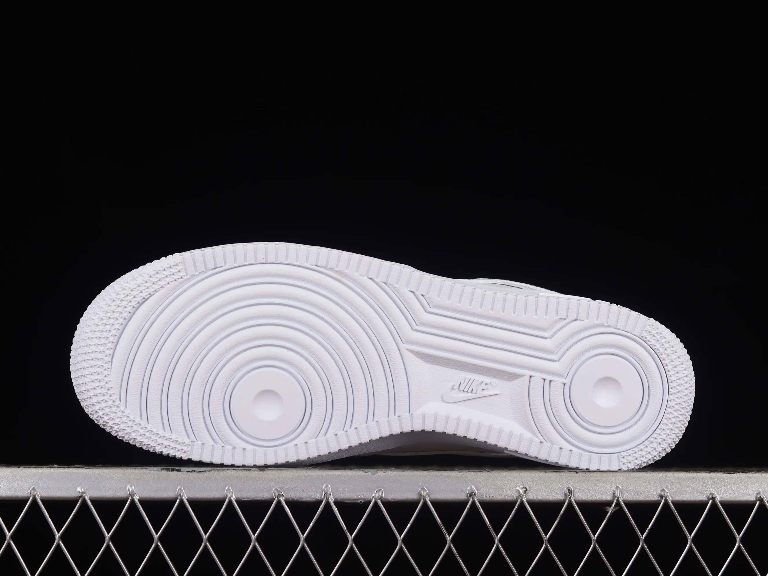 All categories Nk Air Force 1 Air Force series Nk Air Force 1 Low Air Force low-top XP version Nk Air Force 1'07 Low Air Force One Classic all-white low-top casual sneakers CW2288-111